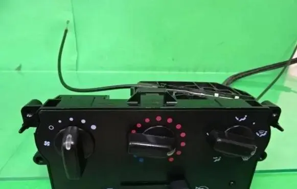 Nissan Micra Interior fan control switch 7040230732