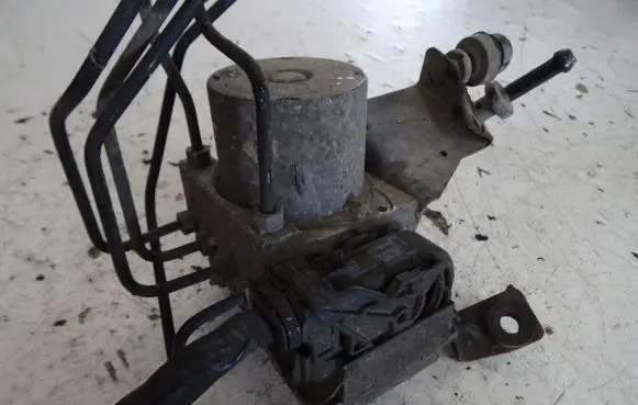 Skoda Fabia Mk1 (6Y) ABS Pump 6Q0907379R
