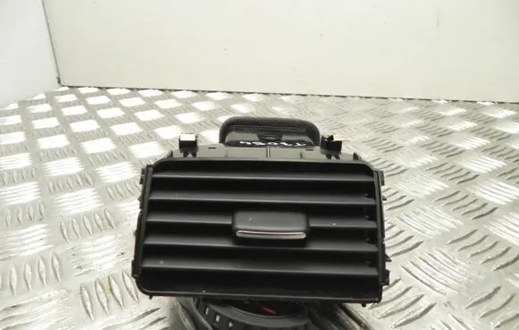 Volkswagen Touareg II Rear air vent grill 7P2819703 T3054