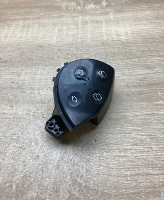 Mercedes-Benz E W211 Steering wheel buttons/switches A2118206110