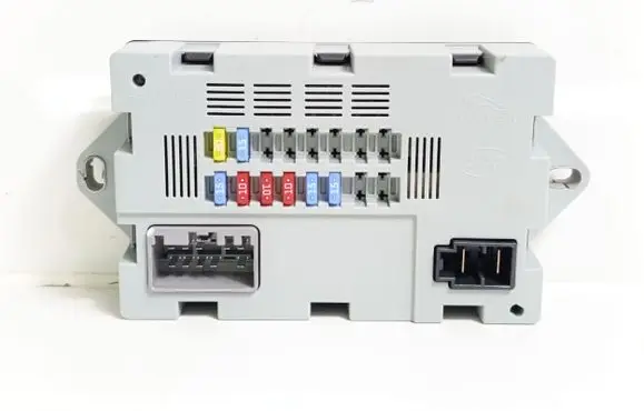 Jaguar I-Pace Fuse module CPLA14Q073AA 73707520 SW71739084