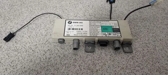 BMW 5 E39 Antenna control unit 65258380685
