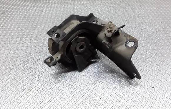 Toyota Avensis T250 Engine mount bracket