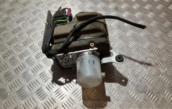 Mercedes-Benz E C207 W207 Convertible roof hydraulic pump A2078000030