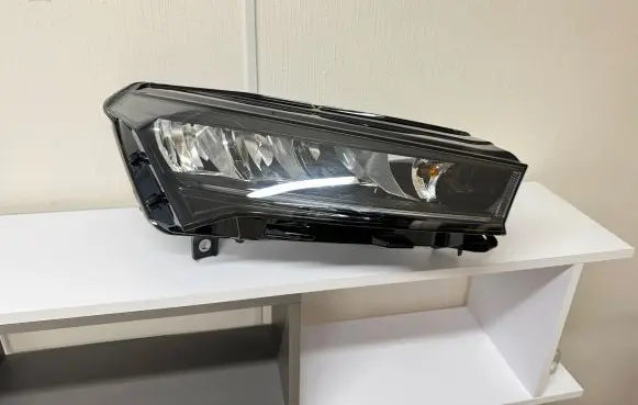 Skoda Enyaq iV Headlight/headlamp 5LB941016F 1EX01477372