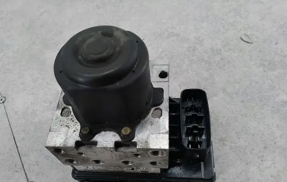 Toyota Corolla Verso E121 ABS Pump 