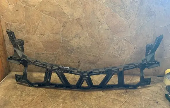 Mercedes-Benz E W212 Front bumper mounting bracket A2128855065