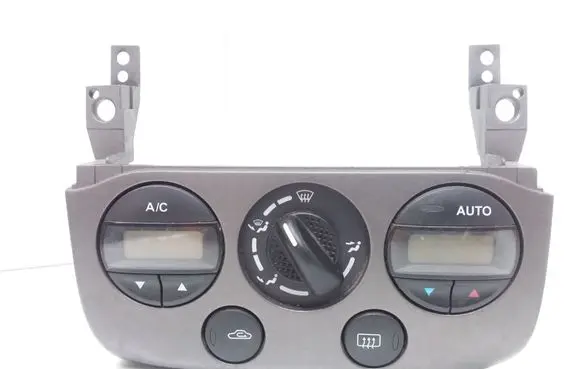 Nissan Primera Climate control unit 275109F600