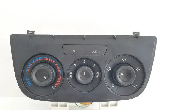 Opel Combo D Climate control unit 105N4740100
