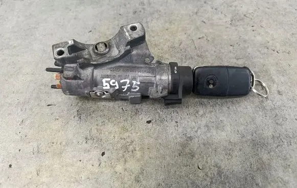 Volkswagen PASSAT B5.5 Ignition lock 4B0905851M