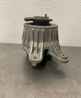 Mercedes-Benz C W205 Engine mount bracket A2052406617