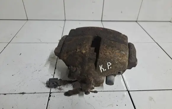 Volkswagen Jetta V Front brake caliper