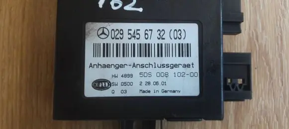 Mercedes-Benz E W211 Tow bar relay 0295456732 5DS00810200