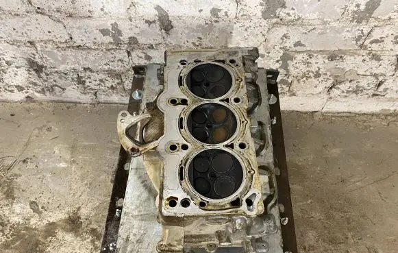 Dodge Charger Engine head 