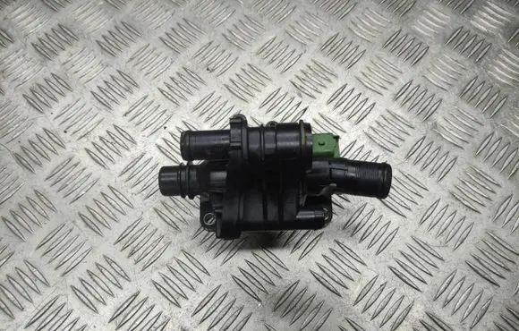 Ford Focus Thermostat/thermostat housing 9647767180