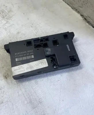 Mercedes-Benz E W211 Door control unit/module 2118200326 356801