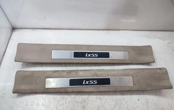 Front sill trim cover