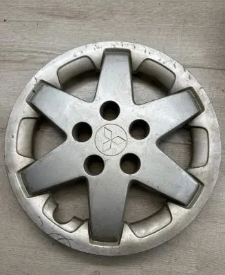 Mitsubishi Space Runner R15 wheel hub/cap/trim MR316165