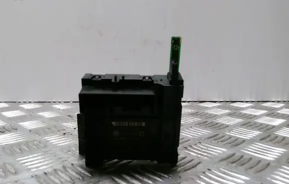 Volkswagen PASSAT B6 Other control units/modules 1K0959793L