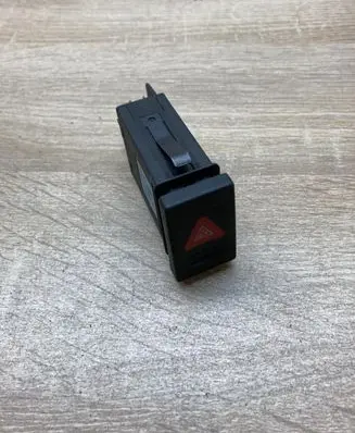 Volkswagen PASSAT B5.5 Hazard light switch 3B0953235E