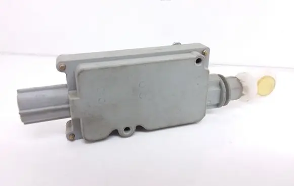 Mazda MPV Central locking motor FUD100610