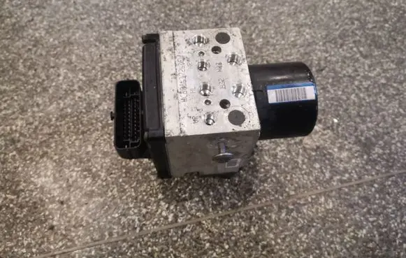 Volkswagen PASSAT B6 ABS Pump 3C0614109J