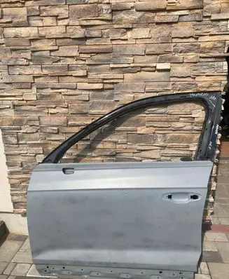 Volkswagen Touareg III Front door