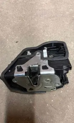 Mini Cooper Countryman R60 Front door lock 7318409