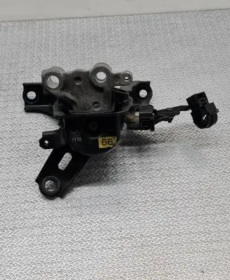 Toyota Prius (XW30) Engine mount bracket