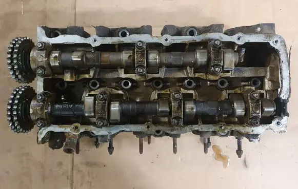 Volkswagen Golf III Engine head 021103373C