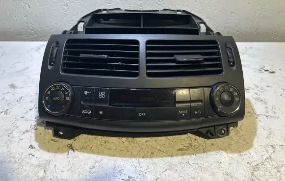 Mercedes-Benz E W211 Climate control unit 2118302390 00023907