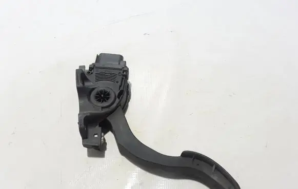 Volvo V70 Accelerator throttle pedal 31329058