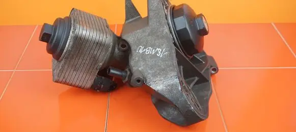 Volkswagen Touareg I Oil filter mounting bracket 022199354L 18MB10