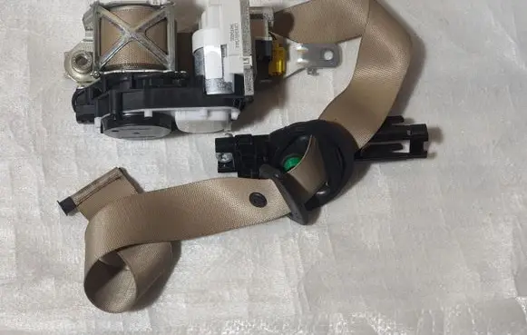 Mercedes-Benz GL X166 Front seatbelt 34077867 A1668600088