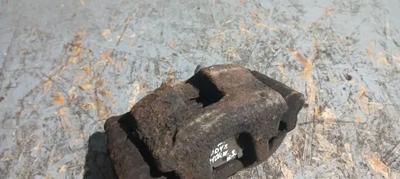 Toyota Avensis T270 Front brake caliper 