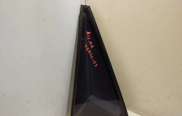 Toyota Corolla Verso E121 Rear vent window glass 6818913100