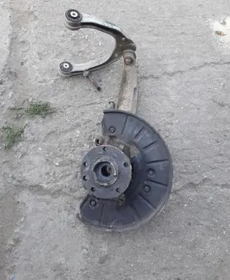 Audi Q7 4L Front wheel hub spindle knuckle