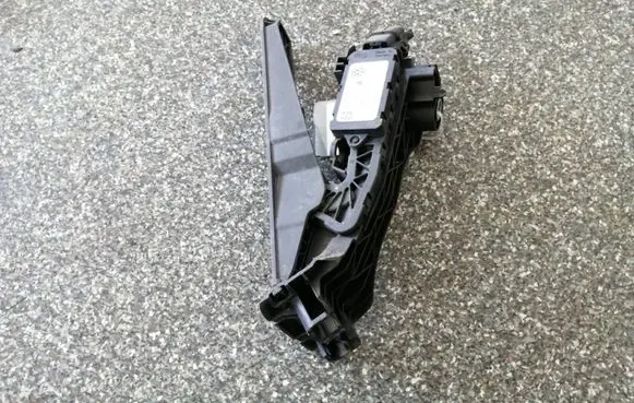 Volkswagen Golf Plus Accelerator throttle pedal 1K1723503F