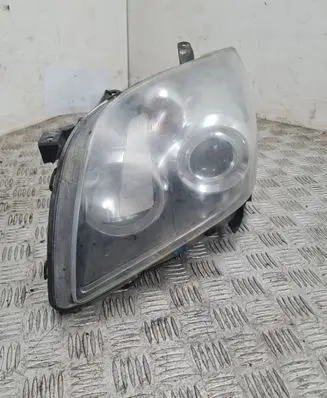 Toyota Avensis T250 Headlight/headlamp 35109