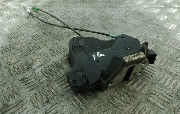 Toyota Urban Cruiser (XP110) Front door lock 2F9120818 9120818