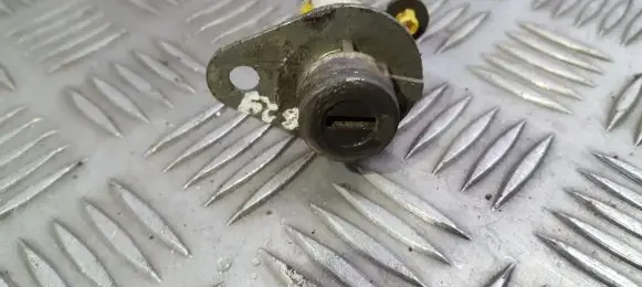 Hyundai Trajet Front door lock (next to the handle) 