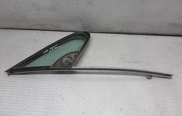 Peugeot 607 Front door vent window glass four-door 