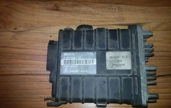 Volkswagen PASSAT B3 Engine control unit/module 0280000739 443907403g