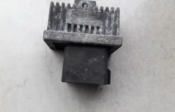 Glow plug pre-heat relay