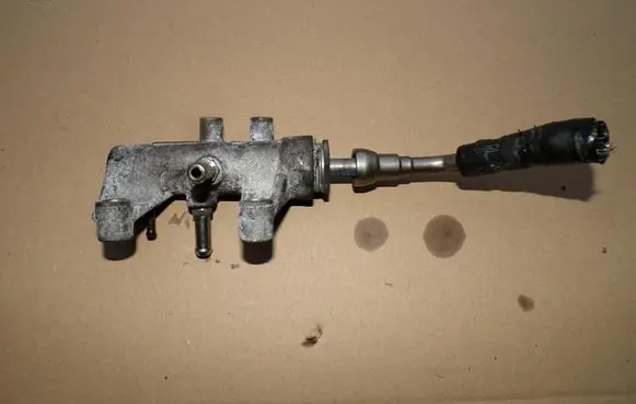 Opel Astra H Fuel pressure regulator 55203803