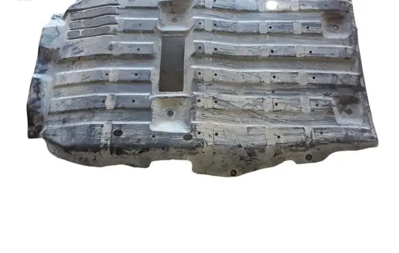 Mitsubishi L200 Engine splash shield/under tray 5370B497