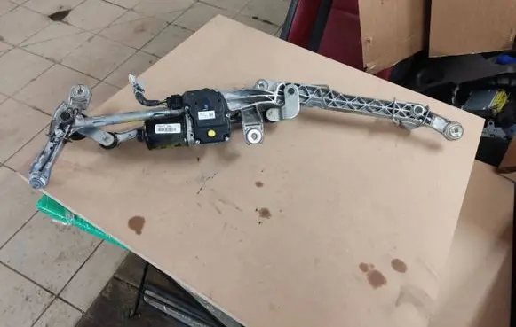 Front wiper linkage and motor
