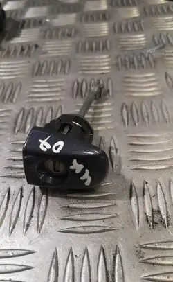 Toyota Avensis T270 Front door lock (next to the handle) 