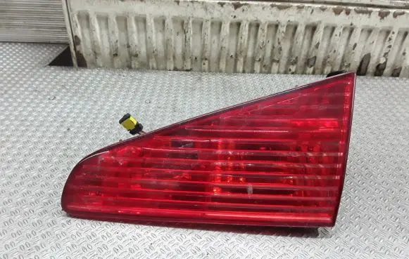 Peugeot 607 Tailgate rear/tail lights