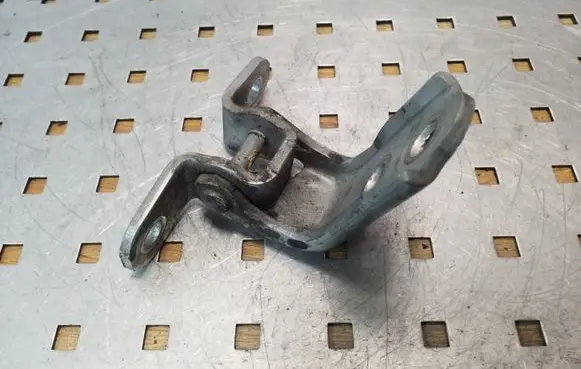 Toyota Land Cruiser (J120) Front door lower hinge 